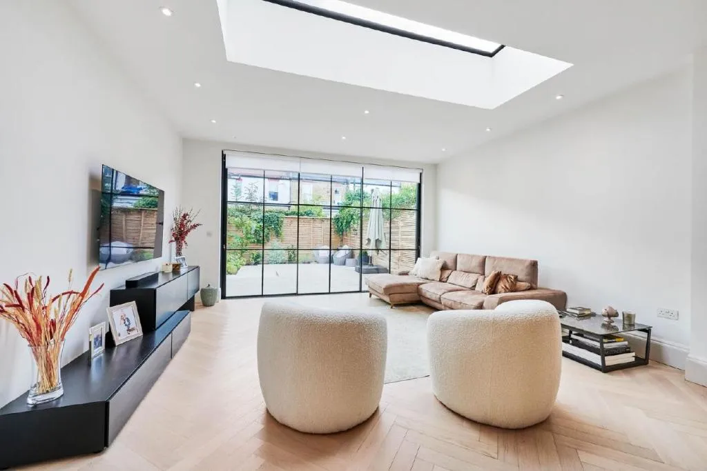 E&E Loft London Ltd